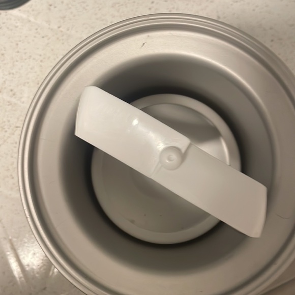 CUISINART Ice Cream Maker - Picture 4 of 4